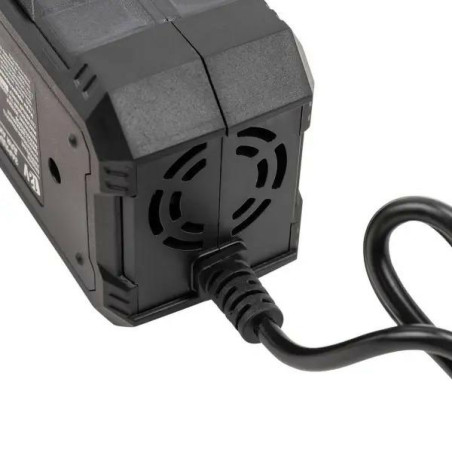 Prostownik samochodowy automatyczny Ładowarka akumulatora 12V 6A LCD Forsage