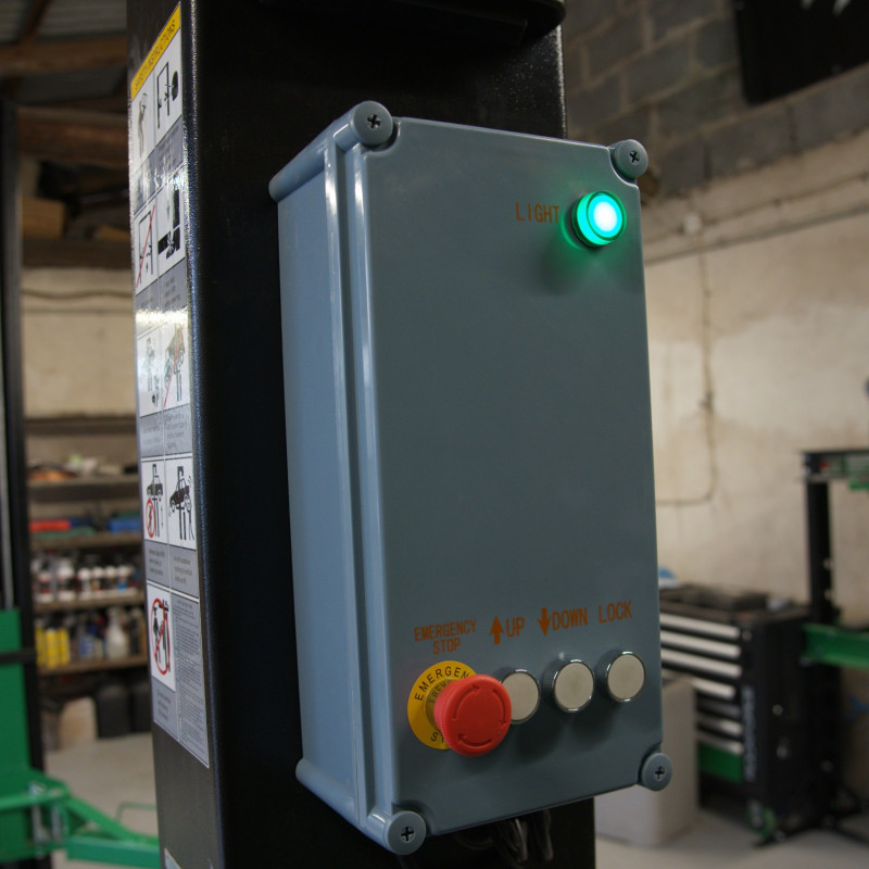Podnośnik elektrohydrauliczny dwukolumnowy 4 T automatyczny 400V Rockforce