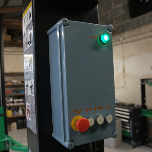 Podnośnik elektrohydrauliczny dwukolumnowy 4 T automatyczny 230V Rockforce
